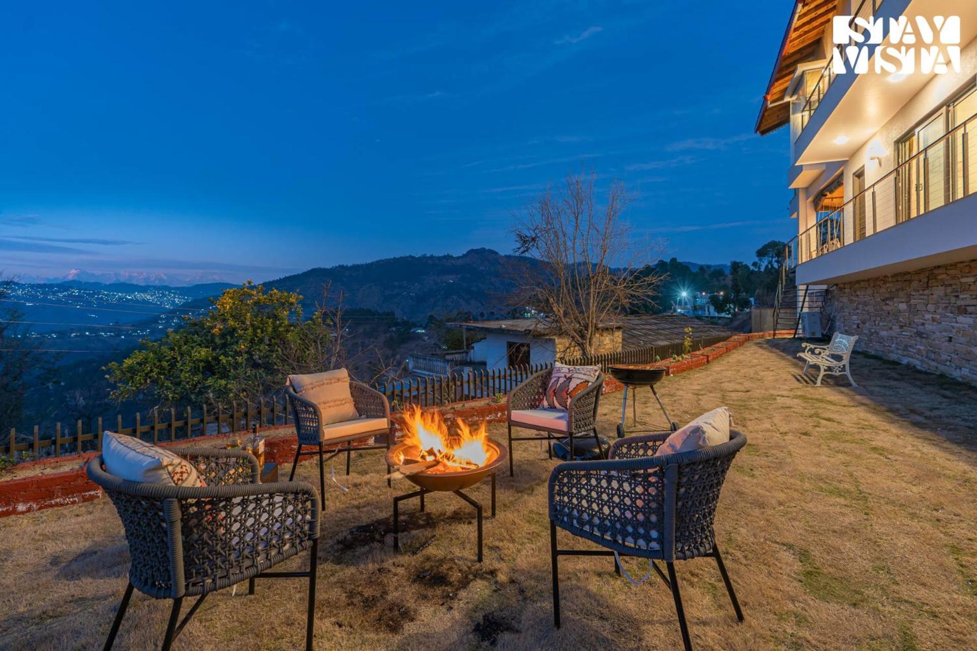 Stayvista At Amulyam Villa With Lawn & Bonfire มุกเตชวาร์ ภายนอก รูปภาพ