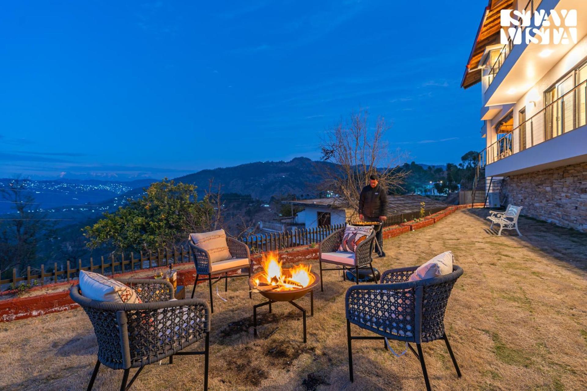 Stayvista At Amulyam Villa With Lawn & Bonfire มุกเตชวาร์ ภายนอก รูปภาพ
